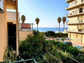 RAFFAELLO Beach Apartment - 50 m from the sea - WIFI Savona
